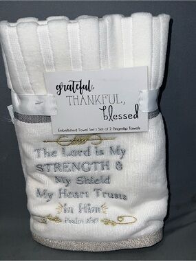 Set Of 2 Bible Embroidered Psalm 28:7 Decorative Bathroom Hand/Fingertip Towel
